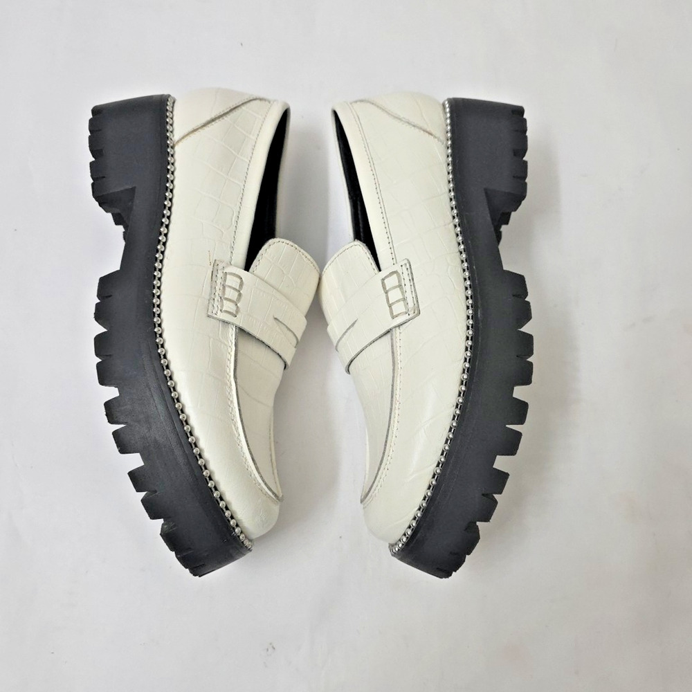 Aqua Bela Women's Size 9 White Embossed Lug Sole Loafers Slip On Shoes - Picture 6 of 8